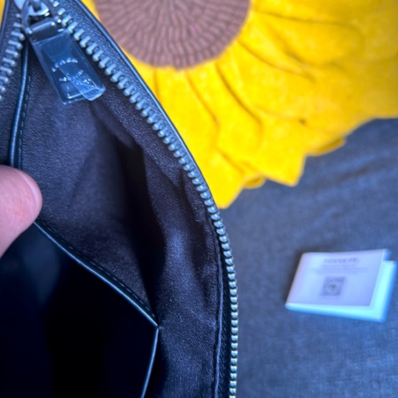 🌺Super Cute..Coach “Carryall Pouch”🌺 - Picture 10 of 10